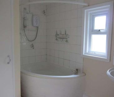 High Street, Fairford, GL7 - Photo 2