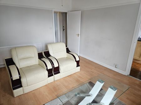 Lower Addiscombe Road - Photo 2