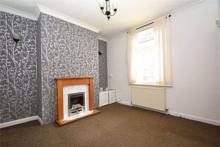 2 bed terraced house to rent in Hampton Road, Scarborough, YO12 - Photo 3