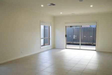 59 Rockingham Circuit, - Photo 2