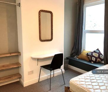 3 bedroom flat to rent - Photo 4