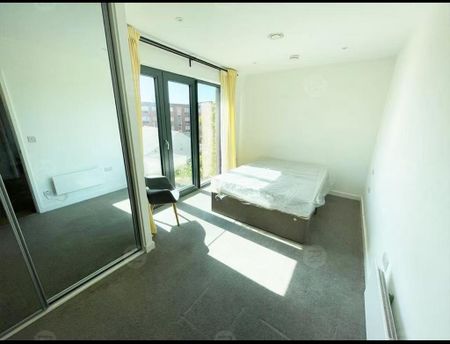 2 bedroom flat to rent - Photo 2