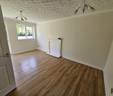 3 bedroom flat to rent - Photo 3