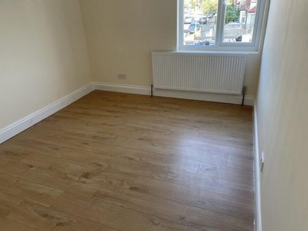 3 bedroom flat to rent - Photo 2