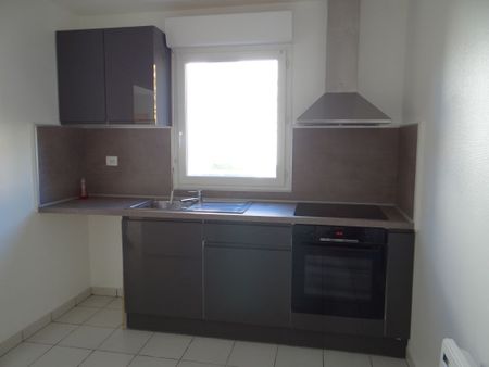 Location Maison 4 pièces 77m² - Photo 4