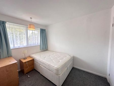 4 bedroom semi-detached house to rent - Photo 4