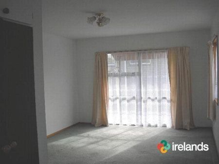 Centrally Located Delightful 2 Bedroom Unit. - Photo 2