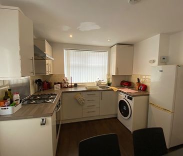 Room in a Shared House, Mere Avenue, M6 - Photo 5