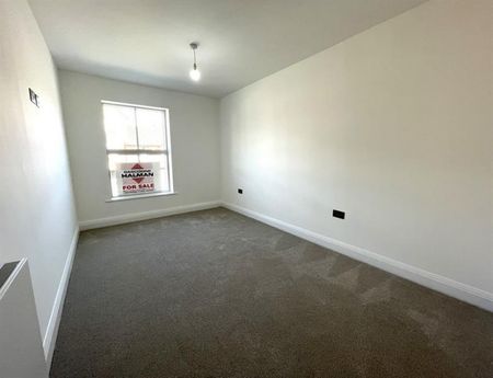 4 Bedroom Terraced To Let - Photo 5