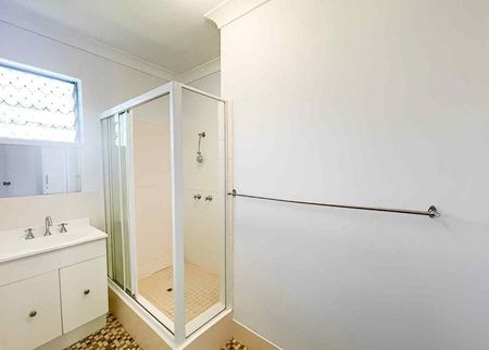 2/21 Jannila Avenue, Cranbrook - Photo 4