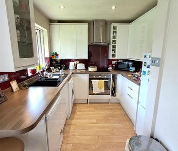 2 bed flat to rent in Richfield Road, Bushey, WD23 - Photo 6