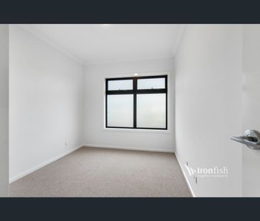 11 Maidenhair Walk, Cranbourne West, Vic 3977 - Photo 1