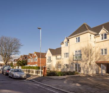 Purpose Built 1 Bedroom Top Floor Flat to Rent in Worthing - Photo 4