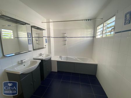 Location Appartement 4 pièces 96m² ST DENIS 97400 - Photo 4