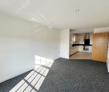 2 bed flat to rent in The Trinity, 50 Crown Hill, SS6 - Photo 2