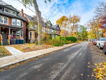 For Lease - 146 Howland Avenue, Toronto, Ontario - Photo 4