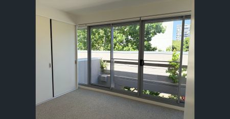 Perfect for Sharing - Two Bedrooms, Each with Its Own Ensuite - Photo 2