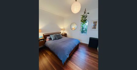 Light filled 2 bedroom free-standing cottage - Photo 2