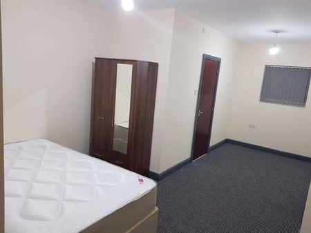 Lovely Brand New Ensuite Room - No deposit All Bills Included! Room 6 - Photo 4