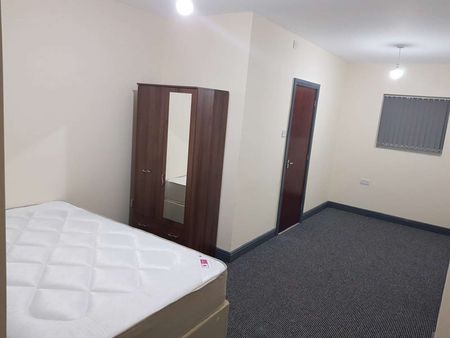 Lovely Brand New Ensuite Room - No deposit All Bills Included! - Photo 5