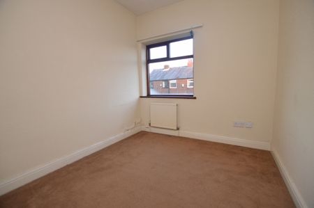 3 Bedroom Semi-Detached House - Photo 4