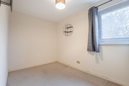 2 bedroom semi-detached house to rent - Photo 5