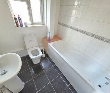 3 Bed Terraced House, Ridgway Road, LU2 - Photo 3