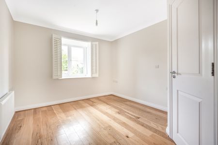Southern Road, Lymington, SO41 ground floor flat to rent - Photo 2