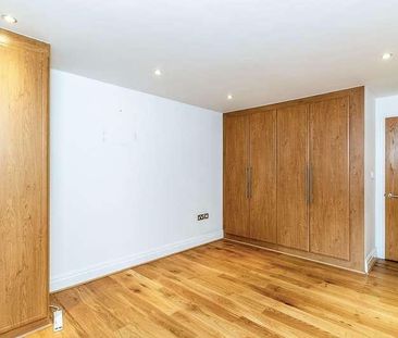 Alexander House, Royal Quarter, KT2 - Photo 3