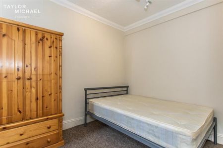 6 bedroom terraced house to rent - Photo 4