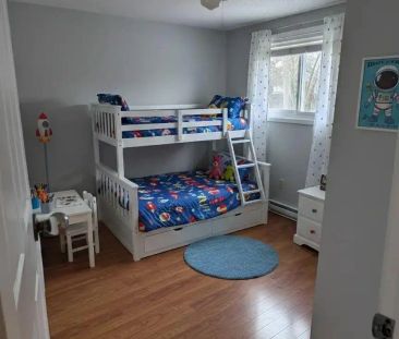 656 HILLVIEW ROAD E - Photo 2