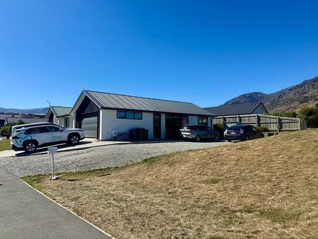 Pet Friendly 2-Bedroom Unit in Shotover Country - Photo 5