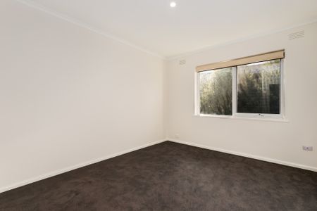 Super Spacious Two Bedroom Apartment - Photo 2