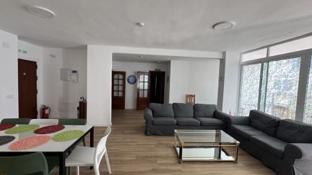 Room in a shared 8-bedroom apartment for rent in Cruz del Humilladero, perfect for couples - Photo 5