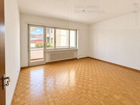 APPARTAMENTO 3.5 LOCALI IN CENTRO CON BALCONI - Foto 2