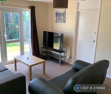 5 bedroom semi-detached house to rent - Photo 2