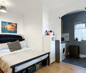 property to rent - Photo 3