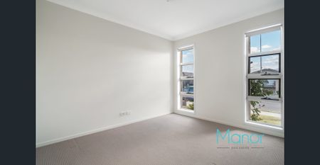 Double storey, modern family home - Photo 3