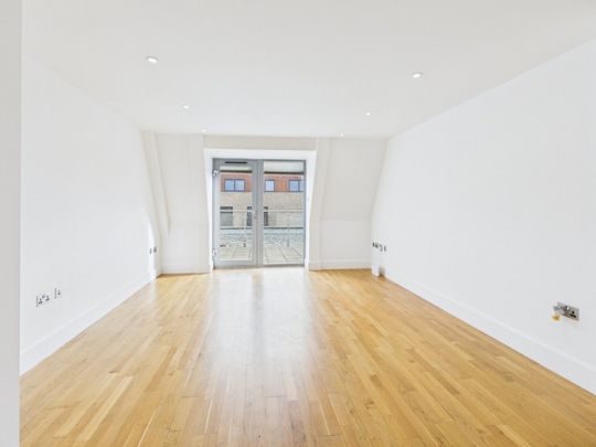 Oakridge Place, 46 Oak End Way, Gerrards Cross,SL9 - Photo 1