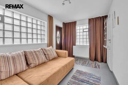 Prostorný byt 3+1 ve Vlachově vile v Chlumci nad Cidlinou se zahradou - Fotografie 3