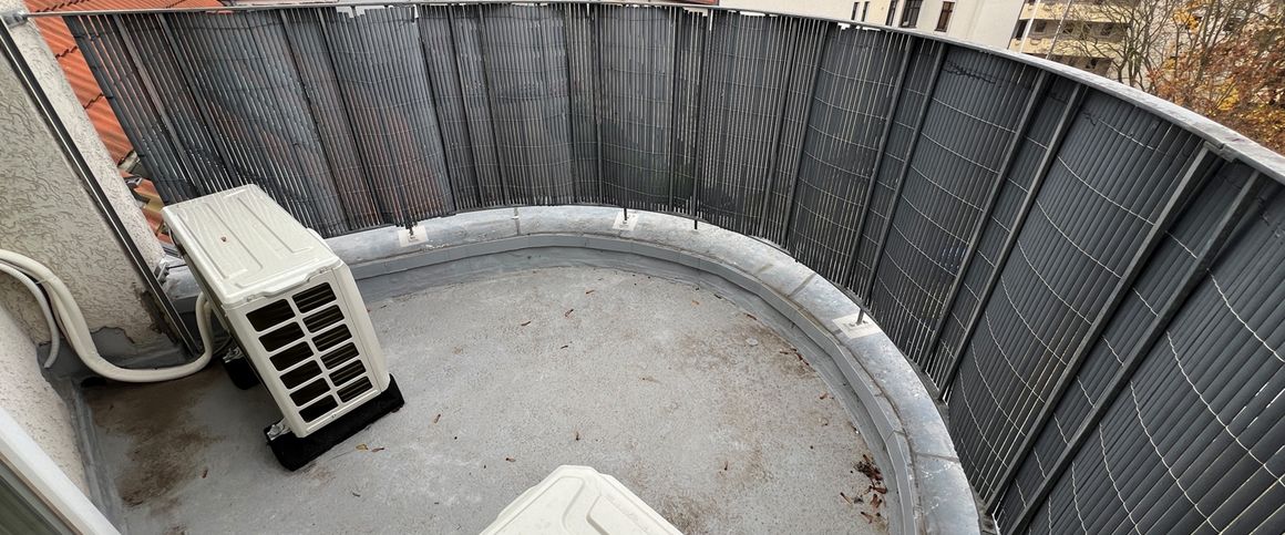 Attraktive 2-Raum Maisonette-Wohnung mit 2 Balkonen, Einbauküche und Tageslichtbad in ruhiger Lage! - Foto 1