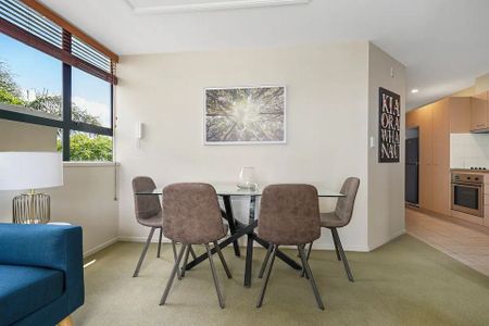 Central, 2 Bedroom, Fully Furnished, Carpark - Photo 5