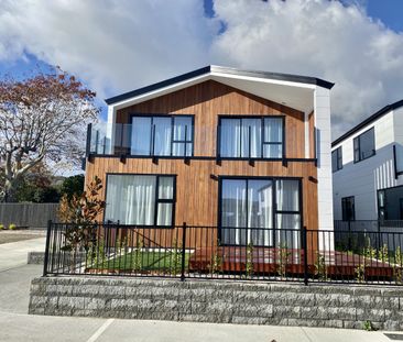 Luxurious Townhouse - Photo 3