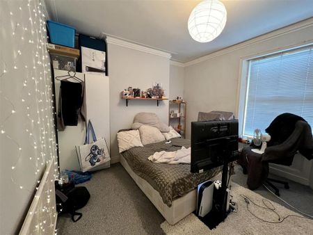 6 bedroom terraced house to rent - Photo 2