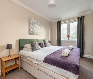 3 bedroom mews to rent - Photo 6