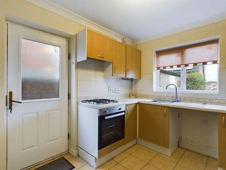 3 bedroom semi-detached house to rent - Photo 5