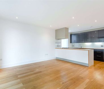 Contemporary two bedroom apartment in CB2 - Photo 3