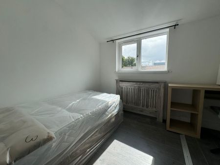 5 bedroom semi-detached house to rent - Photo 2