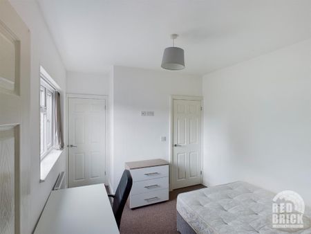 1 bedroom in a house share to rent - Photo 2