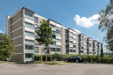 Fancy a change of scenery? Living with ideal transport links. - Photo 2